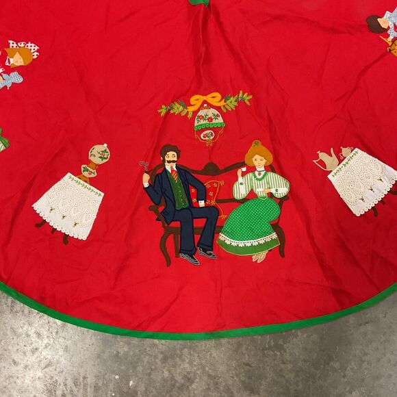 House Of Hatten Christmas Tree Skirt Red Appliqué Mom Dad Kids Toys VTG READ - Picture 4 of 16